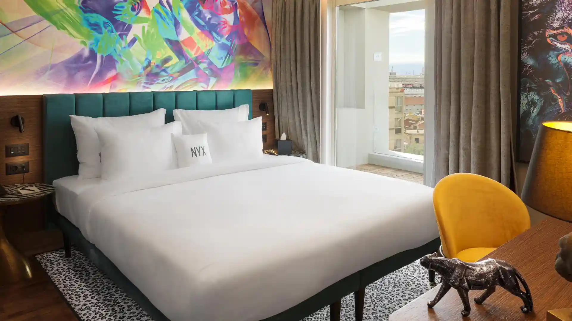 Deluxe Room with Business Lounge Access